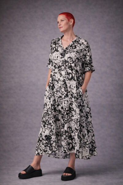 OSKA Kleid 538 / Leinen / zweifarbiger "Gartendruck"